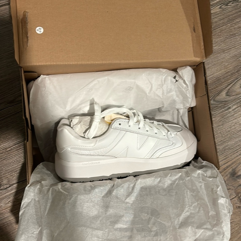 Never worn new balance ct302